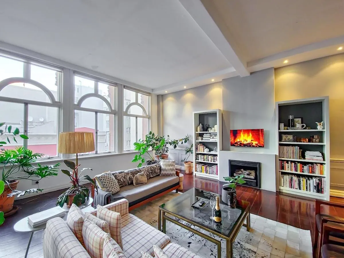 New York Style Apartment With The City Life! Cape Town